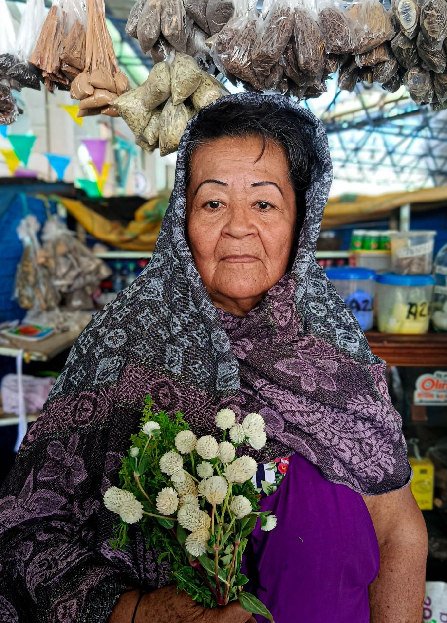 La vendora de almas secas y remedios eternos