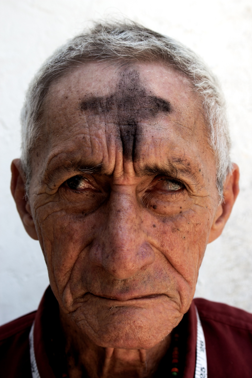 La cruz de la muerte marcada en su frente